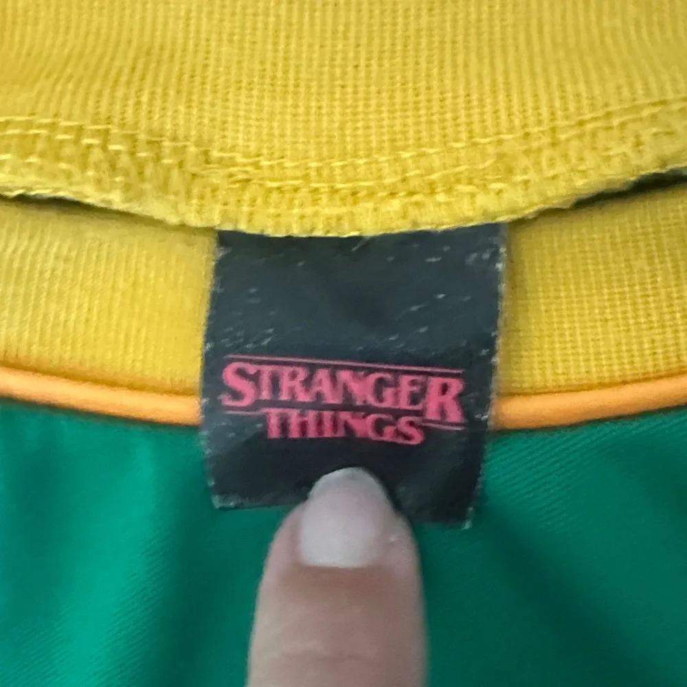 Stranger Things Camp Know Where T-Shirt Netflix Halloween Dustin Costume M 8-10 - Picture 3 of 3